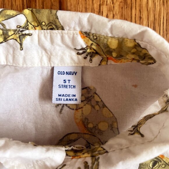 OLD NAVY | Frog Print Button-Down Short Sleeve Shirt - Picture 3 of 5